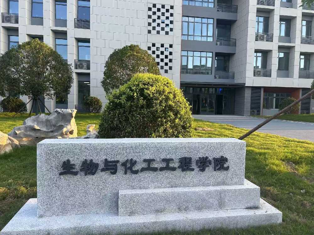 西沙区扬州职业大学体育场高杆灯项目
